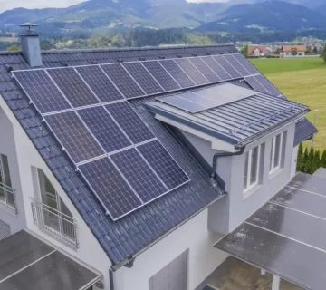 پنل خورشیدی برای باغ و ویلا؛ بهترین انتخاب برای مناطق دورافتاده